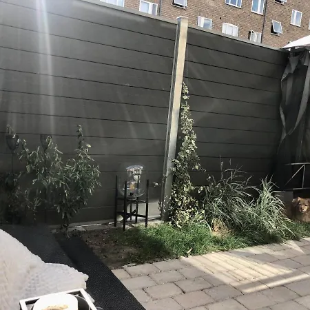 Skandinavisk Og Moderne Lejlighed Med Egen Have Og- Gratis Parkering *